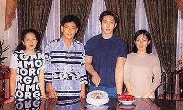 吴尊妻子林丽莹:隐婚16年,30年如一的初恋神话 吴尊妻子林丽莹:隐婚16年,30年如一的初恋神话